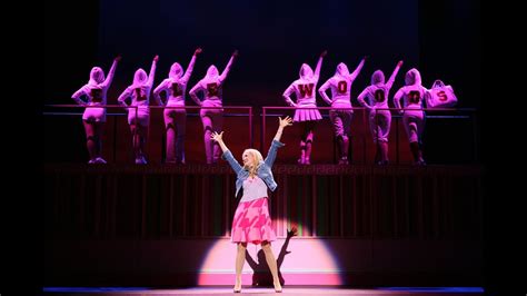 How Long is Legally Blonde the Musical: A Journey Through Time and Tunes